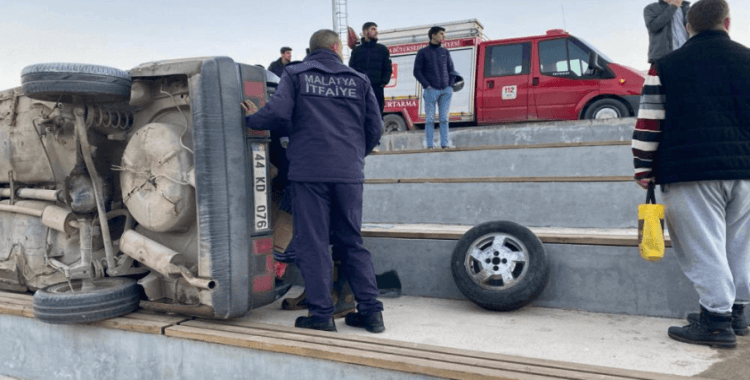 Malatya'da kontrolden çıkan Tofaş devrildi