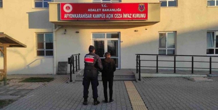 Hapis cezalarıyla aranan 2 kişiyi jandarma yakaladı
