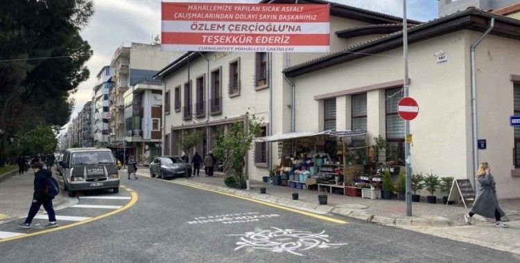 Cumhuriyet Mahallesi sakinlerinden Başkan Çerçioğlu’na pankartlı teşekkür
