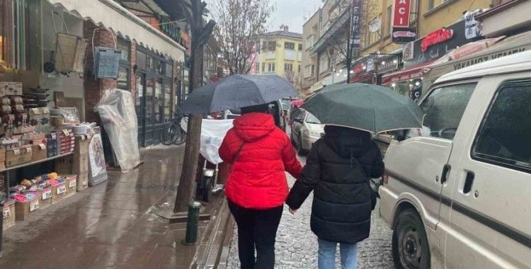 Eskişehir’de yağmur vatandaşlara zor anlar yaşattı
