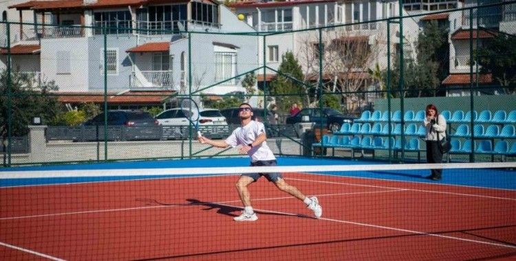 Kuşadası’nın ilk tenis kulübü kapılarını açtı
