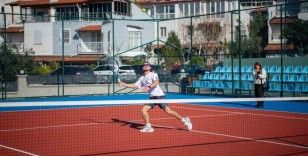 Kuşadası’nın ilk tenis kulübü kapılarını açtı
