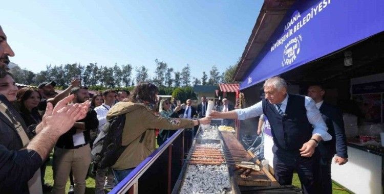 Başkan Karalar, Antalya’da Adana’yı anlattı, Adana Kebabı’nı ikram etti
