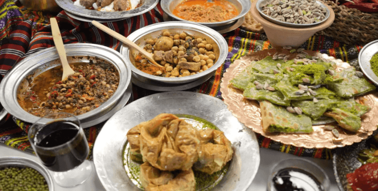 Ünlü şef 'Asla yemeyin' diyerek tek tek açıkladı: 'Herkes severek yiyor ama restoranlar ve oteller hile yapıyor'