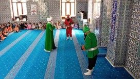 Emet’te miniklere Hacivat-Karagöz gösterisi
