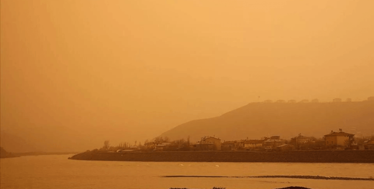 Meteoroloji 'Göz gözü görmeyecek' diyerek uyardı: 'Çamur yağacak, çöl tozu fırtınası geliyor'