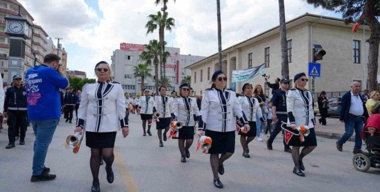 Tarsus sokakları bando takımı ile renklendi
