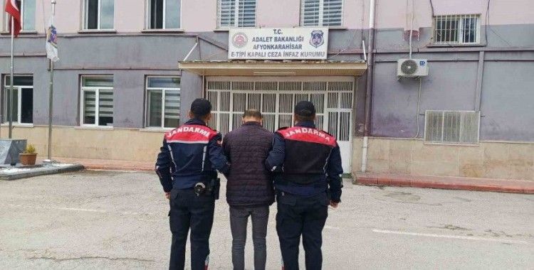 Hırsızlık suçundan aranan şahsı jandarma yakaladı

