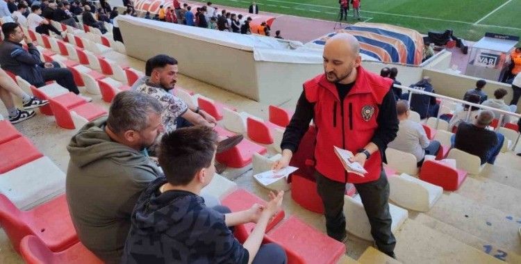 Sporseverler siber ve terör suçları konusunda bilgilendirildi

