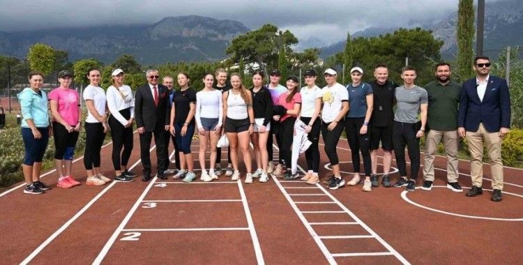 Tenisin kalbi Kemer’de atıyor
