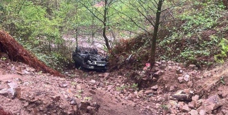 Giresun’da otomobil şarampole devrildi: 4 yaralı
