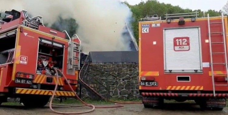 Sapanca’da bungalov alev topuna döndü
