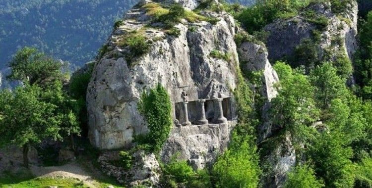 Kuzeyin muhafızı İnceburun Feneri ve zamana direnen Terelek Mezarları
