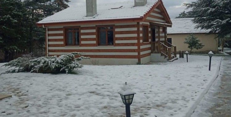 Spil Dağı Milli Parkı beyaza büründü
