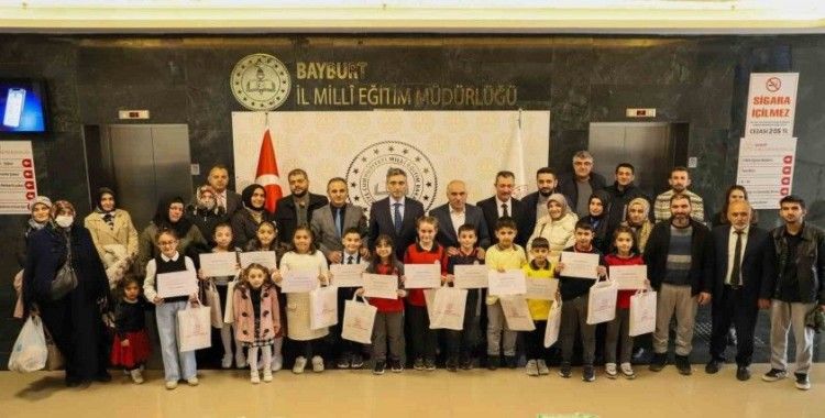 Minik Eller Tasarlıyor projesi kapsamında farklı model çantalar tasarlandı
