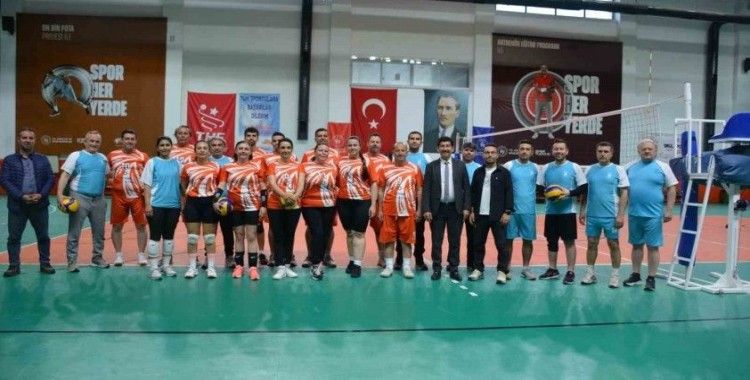 Köyceğiz’de maarifin yöneticileri voleybol sporunda buluştu
