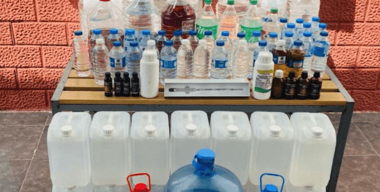 İzmir'de kaçak alkol operasyonu: 8 bin 223 litre etil alkol ele geçirildi