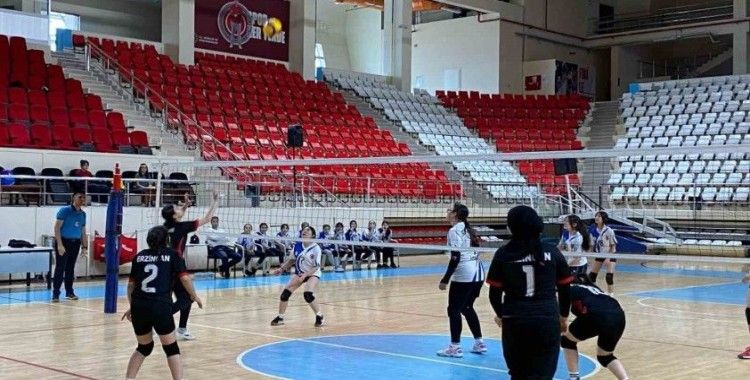 Erzincan’da 23 Nisan Voleybol İl Birinciliği heyecanı başladı
