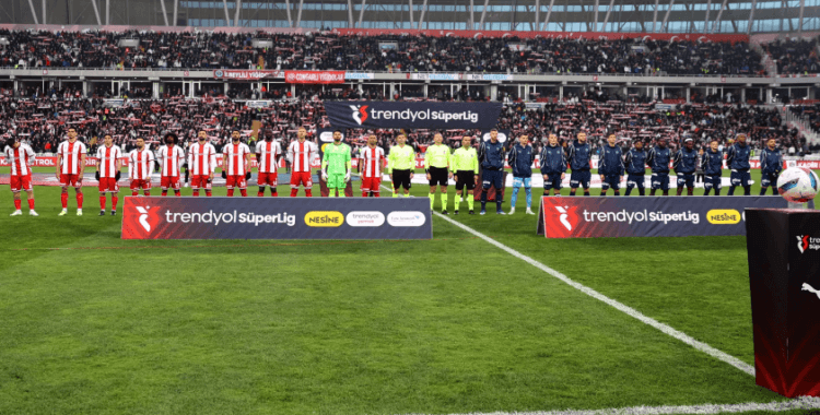 Sivassporlu Manaj kadınlardan özür diledi: 'Pankartta ne yazdığını bilmiyordum'