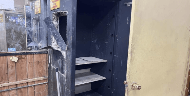 ABD'de duvarı delinerek girilen mağazadan en az 10 milyon dolarlık takı çalındı