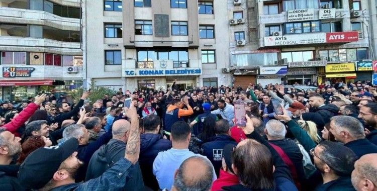 Maaşlarını eksik alan Konak Belediyesi işçileri grevde
