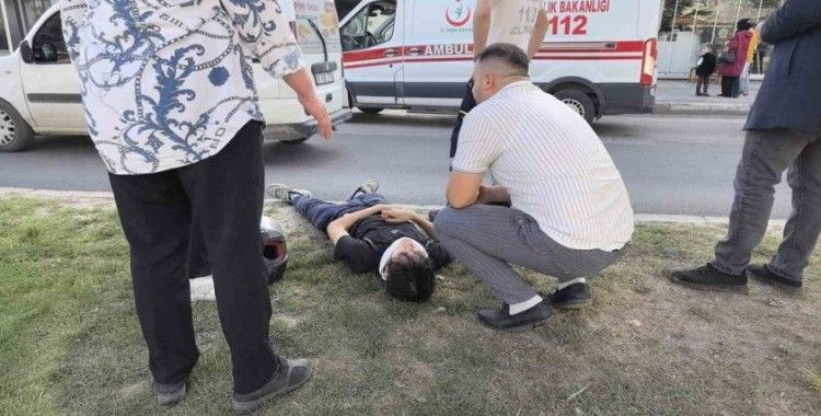 Motosikletli genç ölümden döndü
