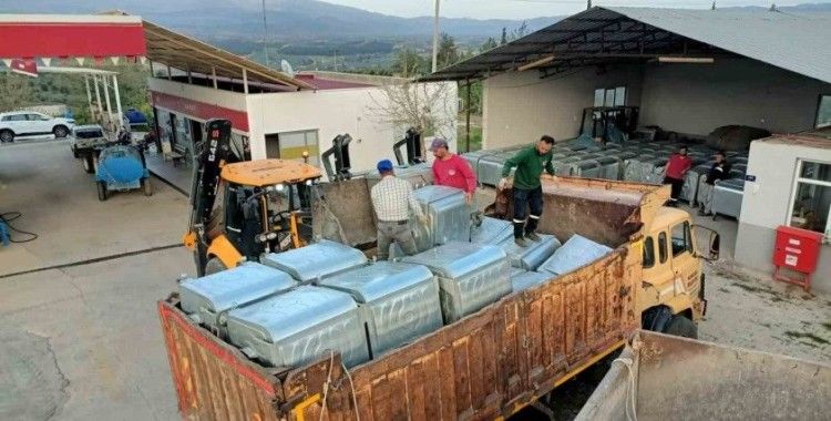 Karacasu Belediyesi’ne 100 çöp konteyneri desteği
