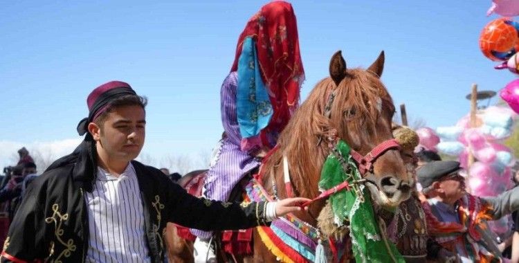 Davullar çaldı, keşkekler dövüldü, Burdur’da Yörük Şenliği coşkusu yaşandı
