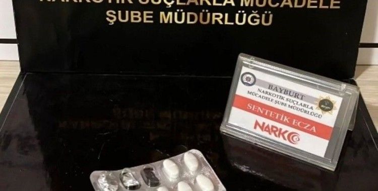 Bayburt’ta bir miktar sentetik hap ele geçirildi
