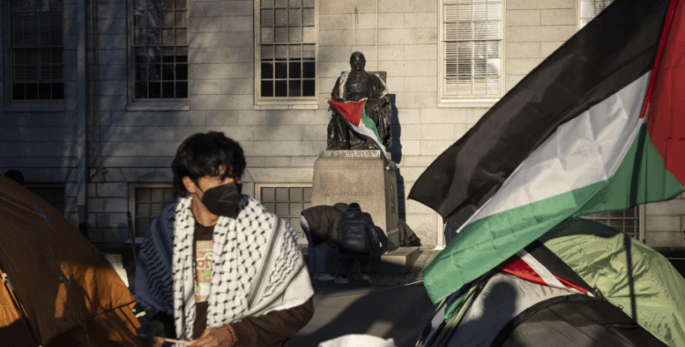 Harvard, milyar dolarlarını kesen Trump'ı dava açtı