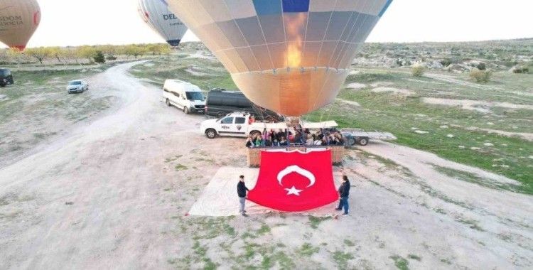 23 Nisan kutlamaları gökyüzünde başladı
