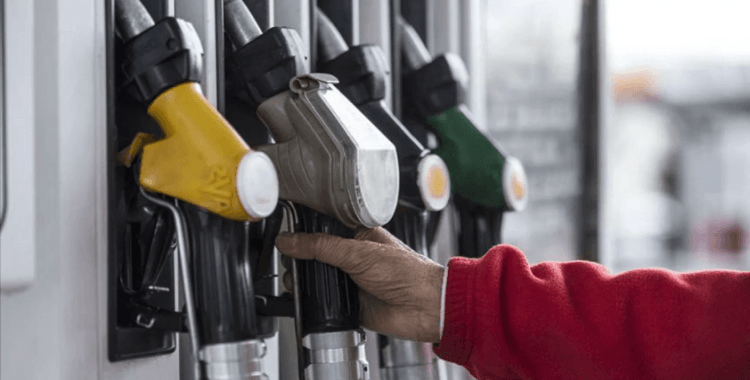 Motorine zam geldi: Akaryakıtta tabelalar gece yarısı güncellendi