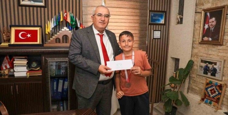 Çamelili öğrenciler 23 Nisan Tenis Turnuvasına damga vurdu
