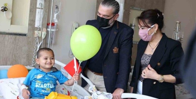 MÜSİAD Antalya’dan kanserle mücadele eden çocuklara bayram hediyesi
