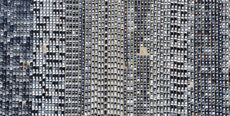 Çin'den Kocaeli'ne getirilen binlerce araç havadan görüntülendi