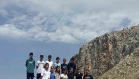 Kozanda çocuklar kent konseyi ile  tarihi yerleri öğreniyor
