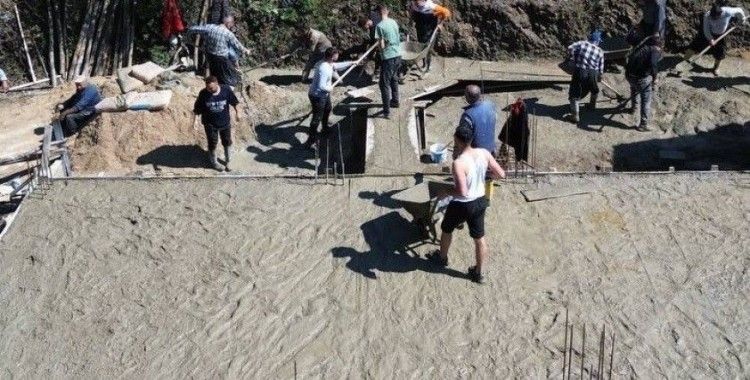 Yangında hasar alıp yıkılan ev imece usulü yapılmaya başlandı
