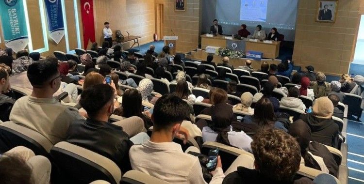 Bayburt’ta ilaç atıklarının geri dönüştürülmesi konulu panel düzenlendi

