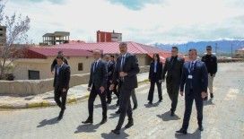 Vali Çelik sağlık çalışanlarını dinledi
