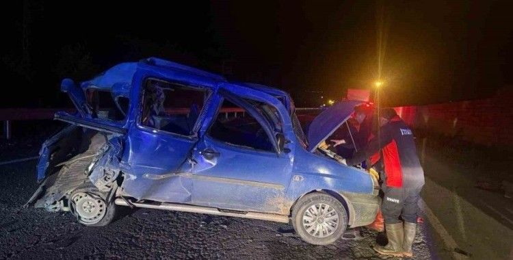 Iğdır’da Tır otomobile arkadan çarptı
