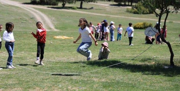 Çameli’nde çocuklar gökyüzünü renklendirdi
