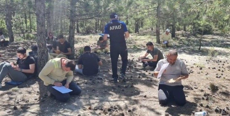 Kütahya Kent Ormanı’nda doğada hayatta kalma ve gece kalma eğitimi
