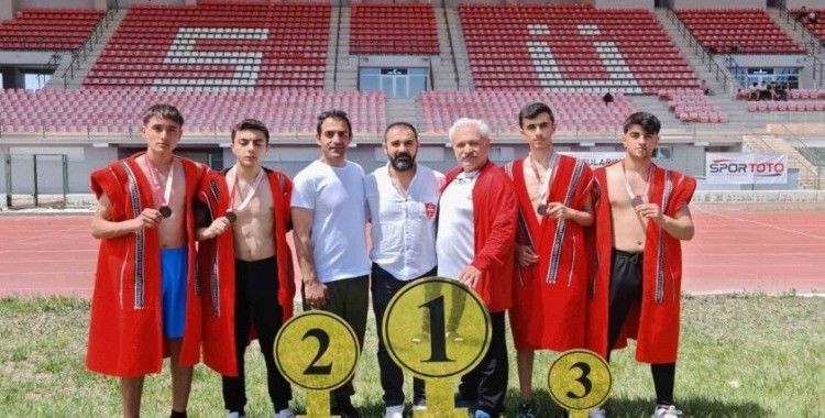 Elazığlı güreşçilerden gururlandıran dereceler
