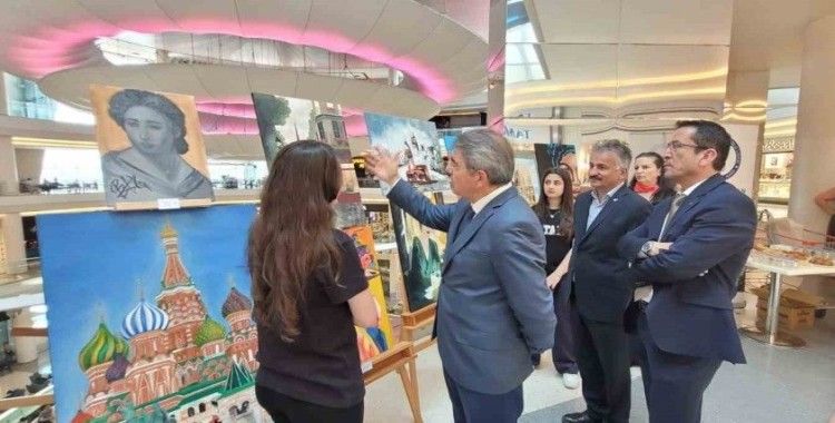 "Renkler, Şehirler, Yüzler" sergisi açıldı
