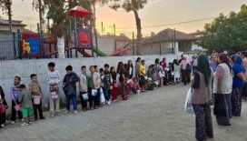 Sarıgöl’de arife geleneği çocukları sevindirdi
