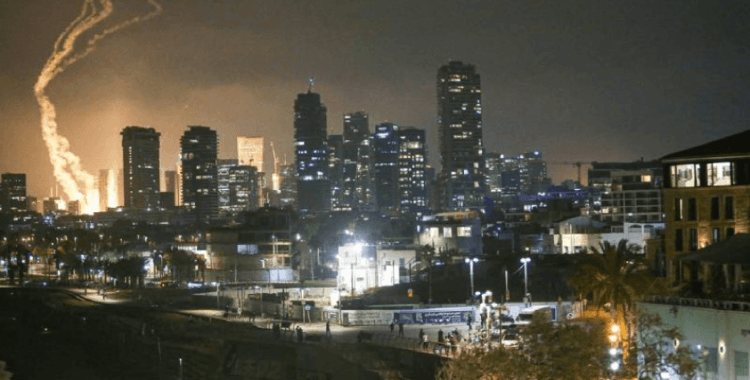 İran'ın füze saldırısında Tel Aviv'deki Savunma Bakanlığı'nın vurulduğu iddiası