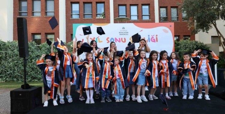 Minik Ekonomililer’in mezuniyet heyecanı
