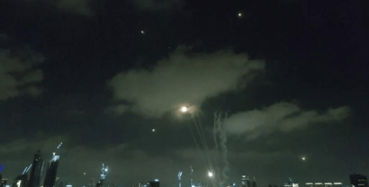 İran'dan İsrail'e füze saldırısı başladı