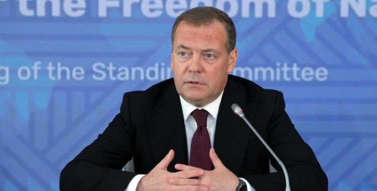 Medvedev: İran ne pahasına olursa olsun nükleer programını sürdürecek