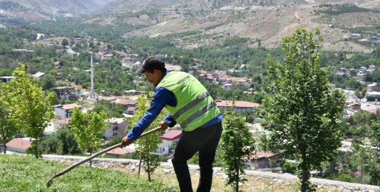 Yeşilyurt’ta parklar yaza hazırlanıyor
